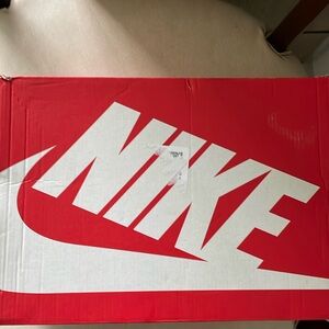 Nike Go Flyease black and white in original Box
Store return